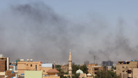 От няколко дни в суданската столица се водят сражения между враждуващи групировки
