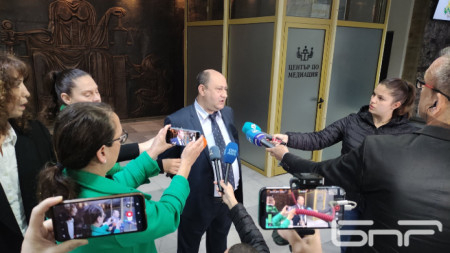 Районният прокурор на Велико Търново Тихомир Шабов дава информация по случая.