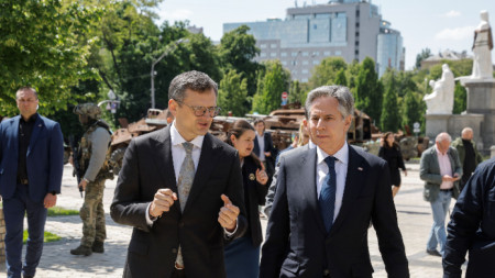 Министърът на външните работи на Украйна Дмитро Кулеба (вляво) и държавният секретар на САЩ Антъни Блинкън - Киев, 15 май 2024