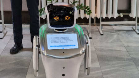 Emma, the new humanoid robot of the Varna Regional Library.  