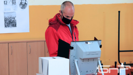 Централната избирателна комисия ЦИК организира тест с машина за гласуване