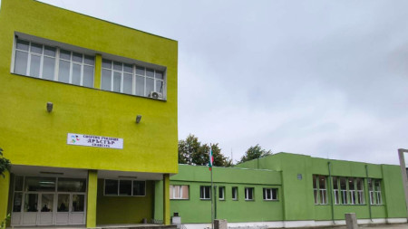 Сградата на Общинското спортно училище 