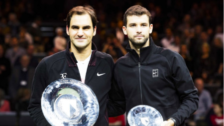 Григор Димитров и Роджър Федерер след финала през 2018 г. в зала 