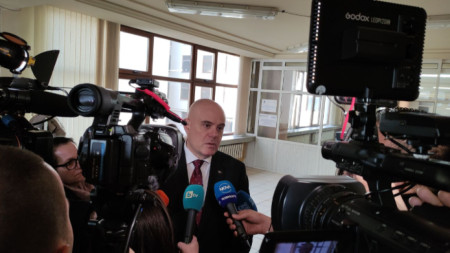 Иван Гешев говори пред репортери във Велико Търново