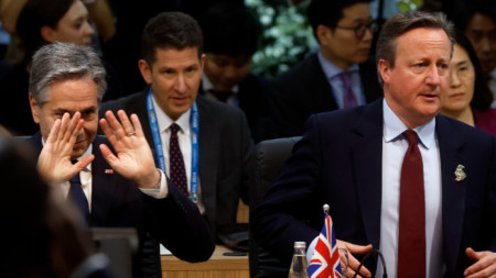 Антъни Блинкън и Дейвид Камерън на срещата на външните министри на Г-20 в Рио де Жанейро.