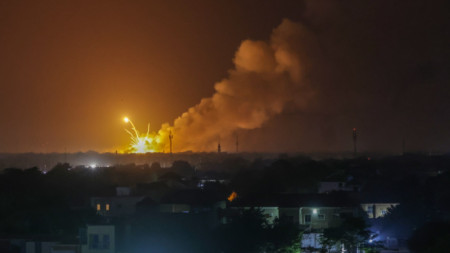 Пожарът и експлозиите озариха небето над столицата Нджамена.