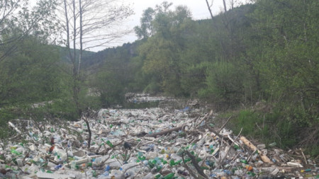 Екологична криза застрашава няколко общини по поречието на река Места и