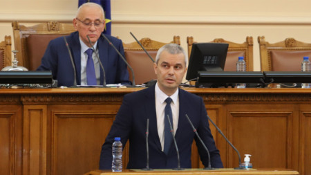 Костадин Костадинов - лидерът на „Възраждане“, говори от парламентарната трибуна