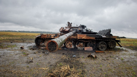 Повреден руски танк в Харковска област, 23 септември 2022 г.