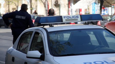 Полицай е пострадал при разтърваване на две ромски групи в