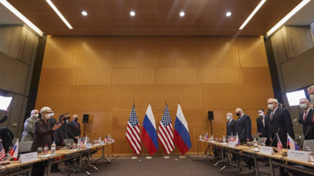 Началото на преговорите между делегациите на САЩ и Русия в Женева