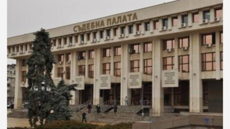 Заради отсъствието на адвокат бургаският Районен съд отложи за 28