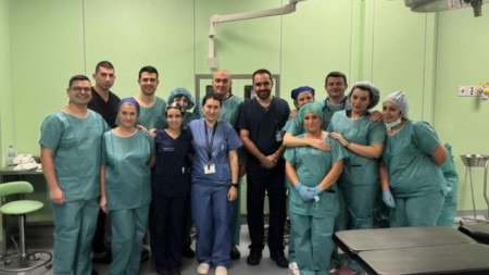 Екипът, осъществил бъбречните трансплантации