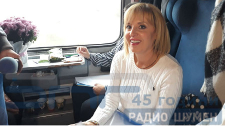 Мая Манолова във влака