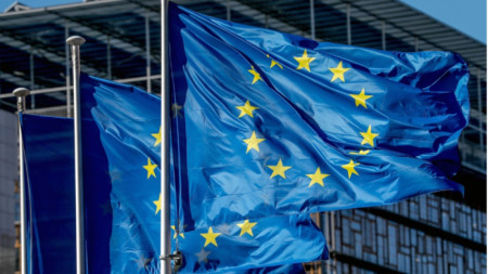 Съветът на ЕС отпуска на Украйна трети транш в размер