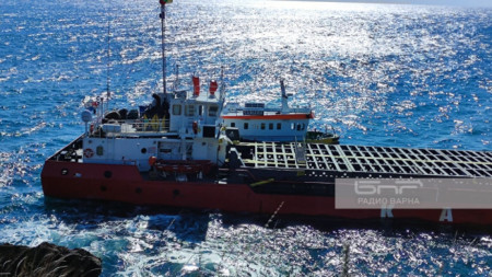 Три плаващи баржи ще бъдат осигурени от Европейската агенция за