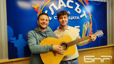 Никул Георгиев и музикантът Peter Wavy (вдясно)