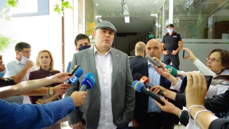 Главният прокурор Иван Гешев и главният секретар на МВР Ивайло Иванов дадоха брифинг за полицейската операция в града 