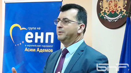 Евродепутатът Асим Адемов 