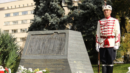 Паметникът на Независимостта край Царския дворец, пл. „Княз Александър I“, София.