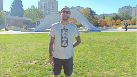 Николай Петров-GLOW пред бъдещата своя творба 