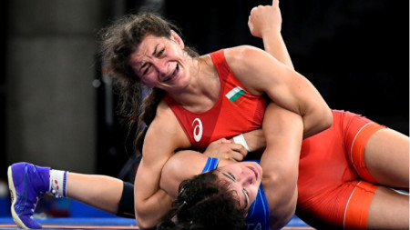 Бронзовата олимпийска медалистка Евелина Николова се класира на финал в