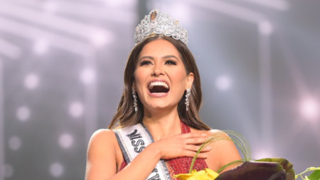 Мексиканката Андреа Меса беше коронована за Мис Вселена на церемония