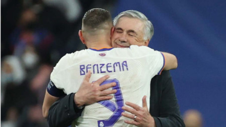 Анчелоти прегръща авторът на хеттрик за Реал Бензема.