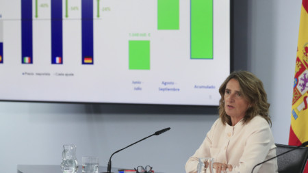 Испанският министър на екологичния преход Тереза ​​Рибера на пресконференцията след седмичното заседание на кабинета в Мадрид, 11 октомври 2022 г.