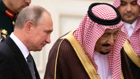 Владимир Путин и саудитския крал Салман ибн Абдулазиз ал Сауд по време на първата визита на руския президент в Риад от 2007 година насам