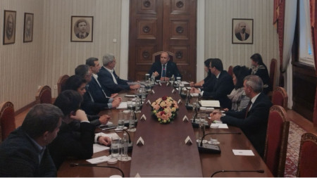 Среща на президента Радев с КНСБ и КТ 