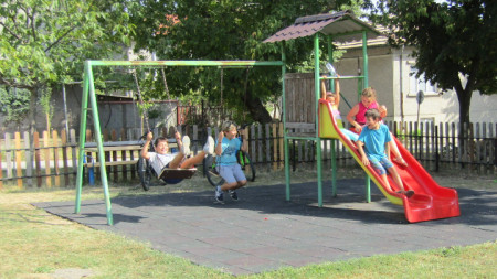 Детска площадка във Велики Преслав