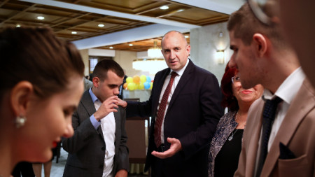 Президентът Румен Радев се срещна в края на май с абитуриентите в рамките на инициативата „Подкрепи една мечта“