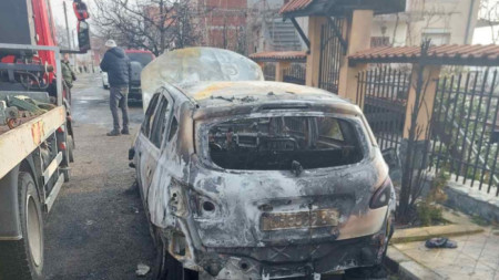 През изминалата нощ са подпалени два автомобила на общинският съветник