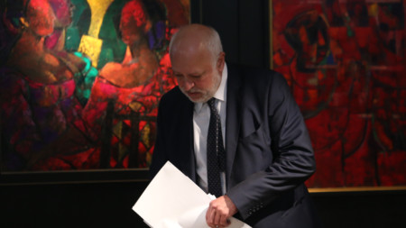 проф. Минеков на конференцији за новинаре у галерији „Средец”.