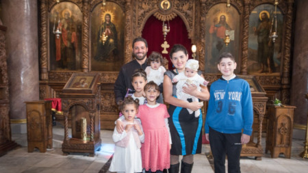 Отец Алексей Атанасов и семейството му