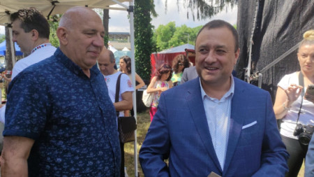 Министърът на земеделието Иван Иванов (вдясно) във Велико Търново