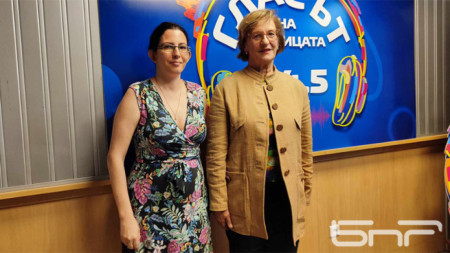 Н Пр.Урсула Хофтер Дзуколи (вдясно) и Ива Михайлова от посолството на Малтийския орден