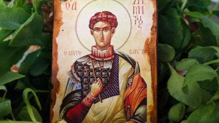 Снимка на икона-копие на тази в Солунския храм, където са мощите на светеца.