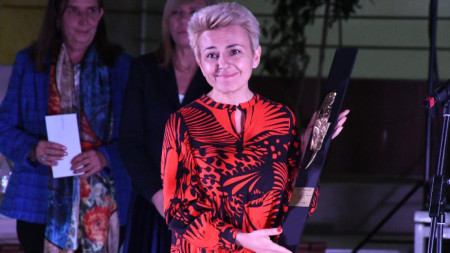 Ина Иванова, носител на голямата награда от IX Национален конкурс за поезия „Христо Фотев“