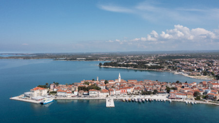 Популярният туристически курорт Пореч в Хърватия е празен засега но