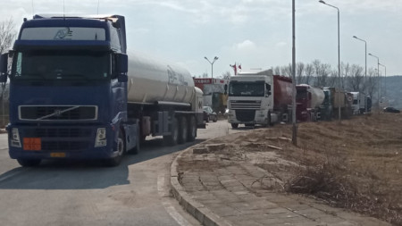 Расте броят на тежкотоварните камиони които преминават през фериботния терминал