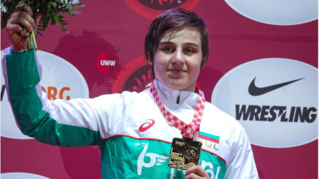Юлияна Янева със златния медал.
