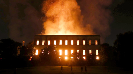 Пожарът в Националния музей на Бразилия в Рио де Жанейро