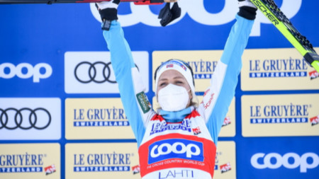 Олимийската и световна шампионка Терезе Йохауг Норвегия триумфира в масовия