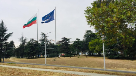 Флаговете на България и ЕС във Варна на най-високите в Европа пилони