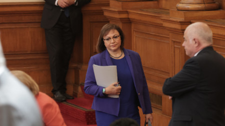 На 7 август парламентът проведе извънредно заседание, на което прие промени в Закона за защита от домашното насилие; На снимката: лидерът на БСП Корнелия Нинова.