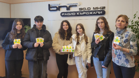 Представителите на Детския младежки парламент на гости на Радио Кърджали