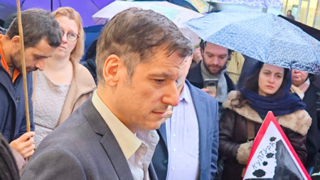 Зам.-министърът на културата Георги Султанов покани протестиращите в Министерството на културата, за да обсъдят проблемите и исканията им.