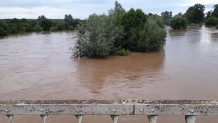 Придошлата река Огоста в община Хайредин